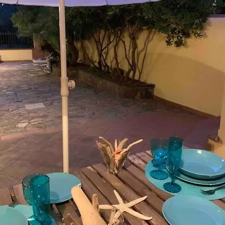 Raffinata Taverna Con Camino アパート