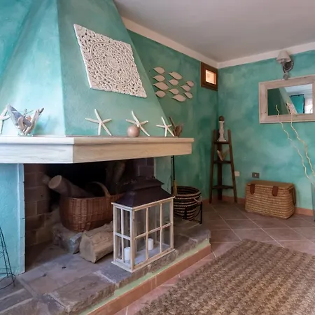 Cala Liberotto-raffinata Taverna Con Camino Apartmán