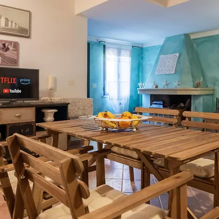 Raffinata Taverna Con Camino Cala Liberotto