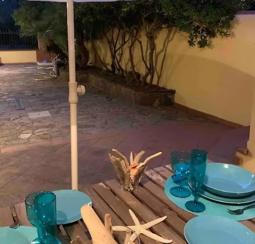 Cala Liberotto-raffinata Taverna Con Camino Apartament